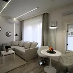 Apartment Modern A Belvaros Koezepen Parkoloval- Kata Studioapartman Győr
