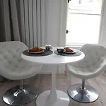 Modern A Belvaros Koezepen Parkoloval- Kata Studioapartman Apartment *