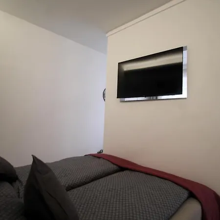 Modern A Belvaros Koezepen Parkoloval- Kata Studioapartman Apartman Győr