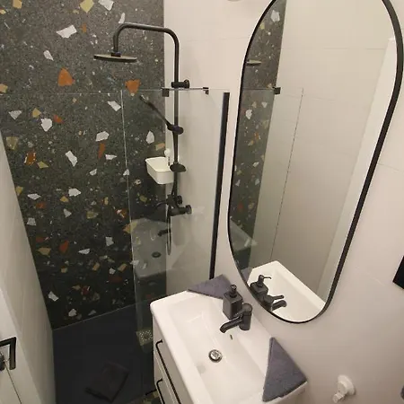 Apartment Modern A Belvaros Koezepen Parkoloval- Kata Studioapartman Gyor