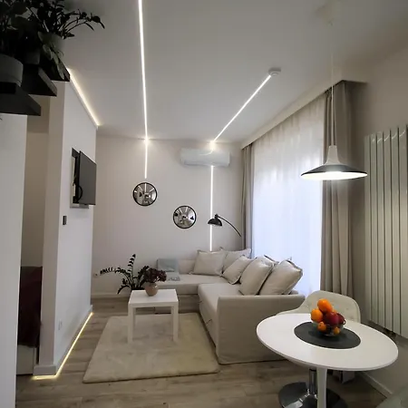 Apartment Modern A Belvaros Koezepen Parkoloval- Kata Studioapartman Győr