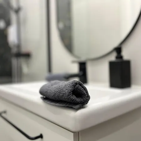 Modern A Belvaros Koezepen Parkoloval- Kata Studioapartman * Gyor