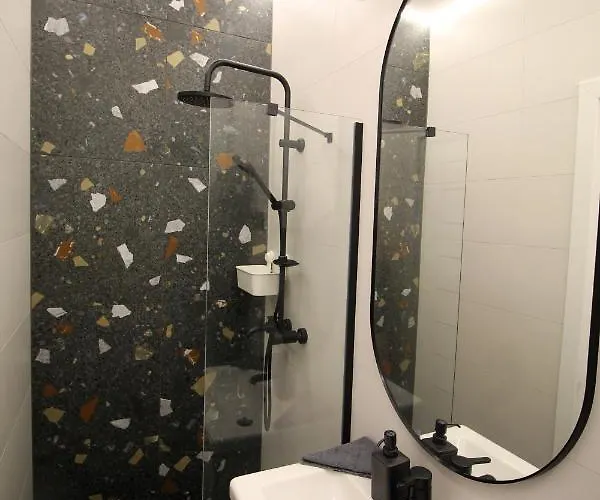 Modern A Belvaros Koezepen Parkoloval- Kata Studioapartman