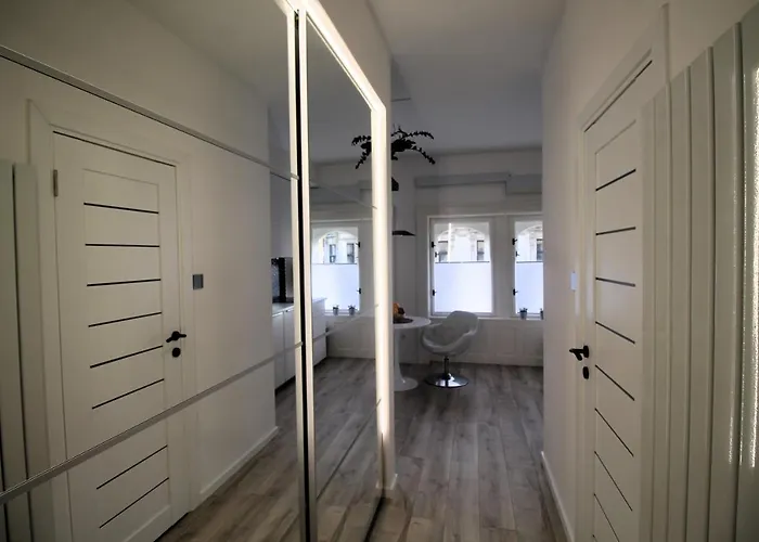 Apartament Modern A Belvaros Koezepen Parkoloval- Kata Studioapartman Győr