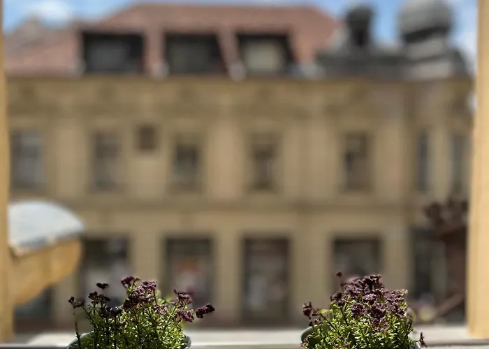 Modern A Belvaros Koezepen Parkoloval- Kata Studioapartman * Győr