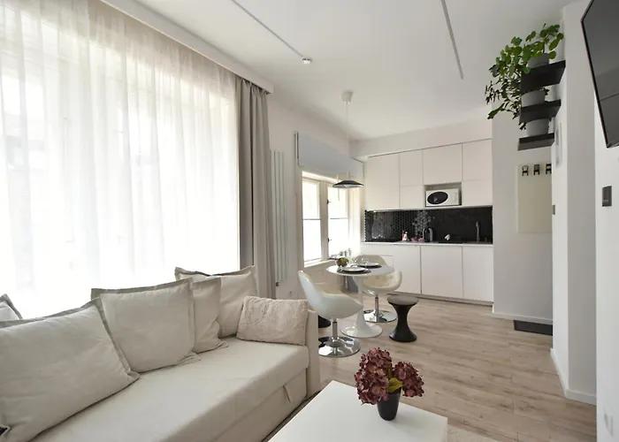 Modern A Belvaros Koezepen Parkoloval- Kata Studioapartman Győr